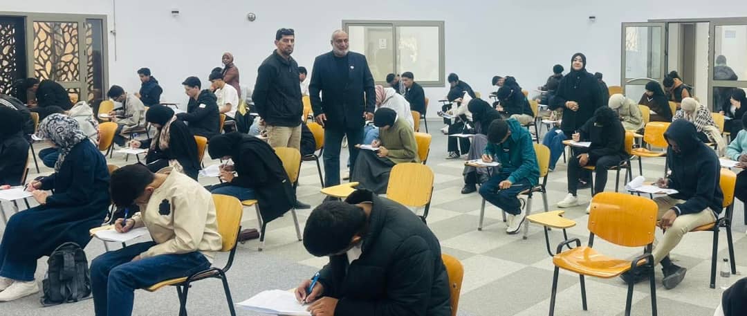 المسجل العام يتفقد سير الامتحانات النهائية لقسم العلوم الهندسية
